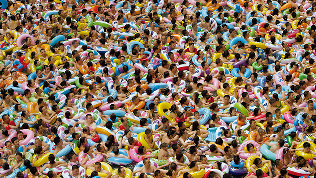 PISCINE À CHENGDU, SICHUAN, CHINE (30° 39’ N – 104° 04’